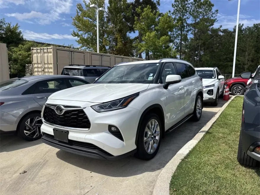 2020 Toyota Highlander Limited photo 1