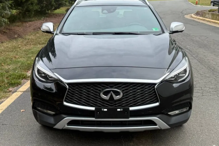 2018 Infiniti QX30 Premium photo 1