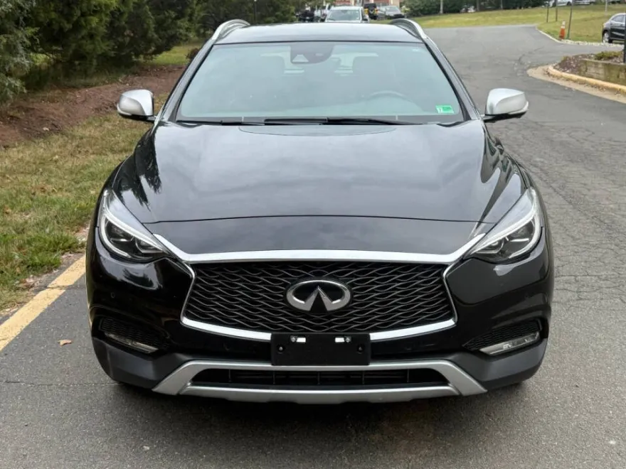 2018 Infiniti QX30 Premium photo 1