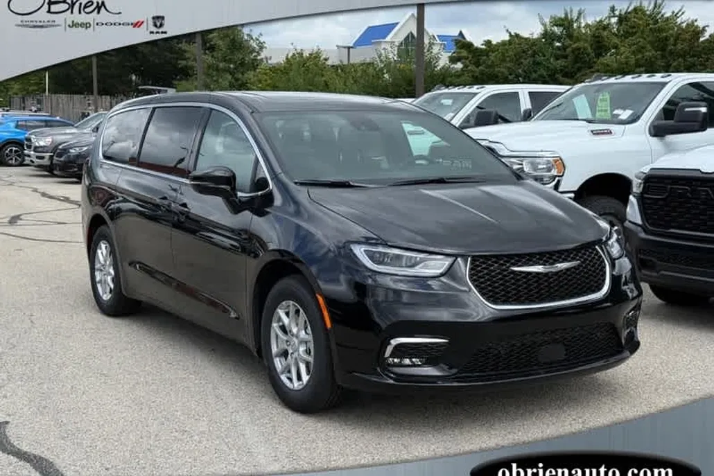 2026 Chrysler Pacifica photo 1
