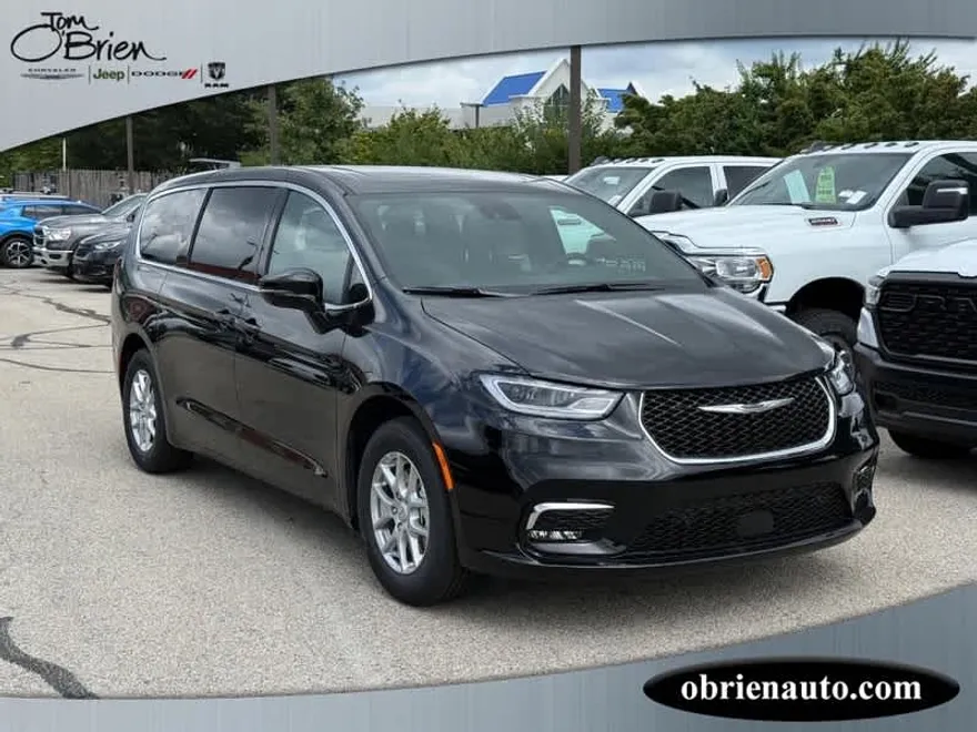 2026 Chrysler Pacifica photo 1