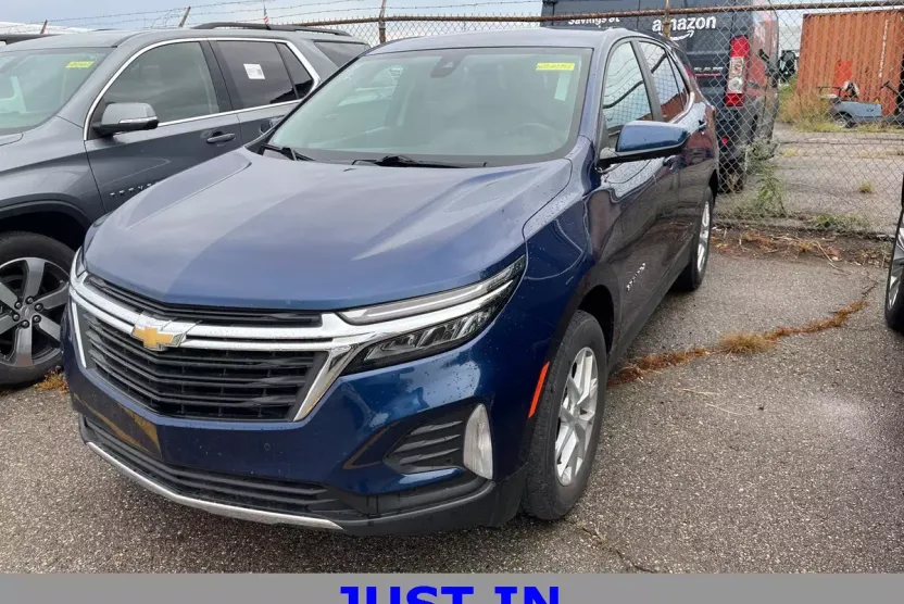2023 Chevrolet Equinox LT photo 1
