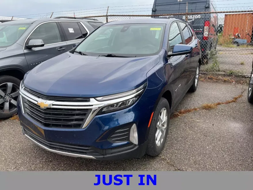 2023 Chevrolet Equinox LT photo 1