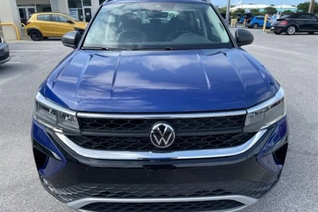 2024 Volkswagen Taos S photo 1
