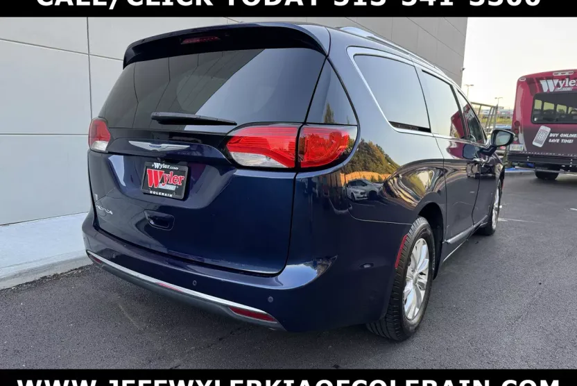 2018 Chrysler Pacifica Touring L photo 1