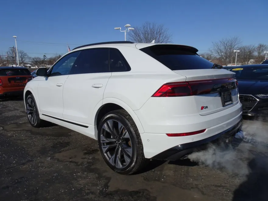 2025 Audi Q8 55 Premium Plus photo 3