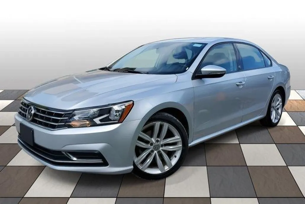 2019 Volkswagen Passat 2.0T Wolfsburg Edition photo 1