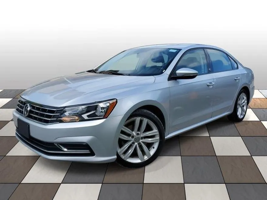 2019 Volkswagen Passat 2.0T Wolfsburg Edition photo 1