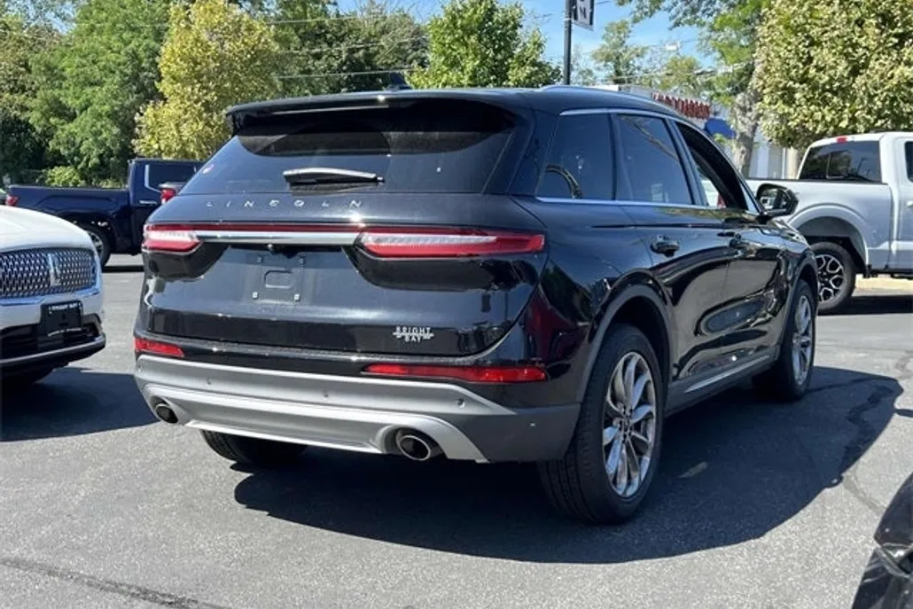 2021 Lincoln Corsair Standard photo 1