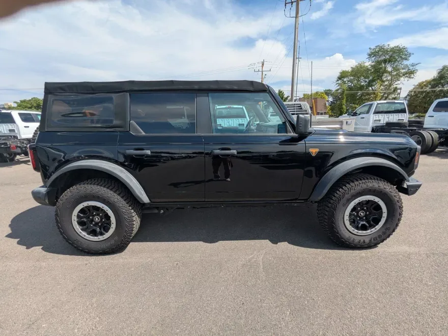 2022 Ford Bronco Badlands photo 1