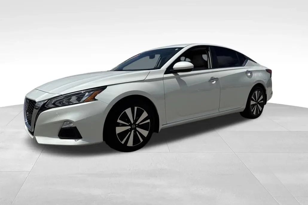 2022 Nissan Altima 2.5 SV photo 1