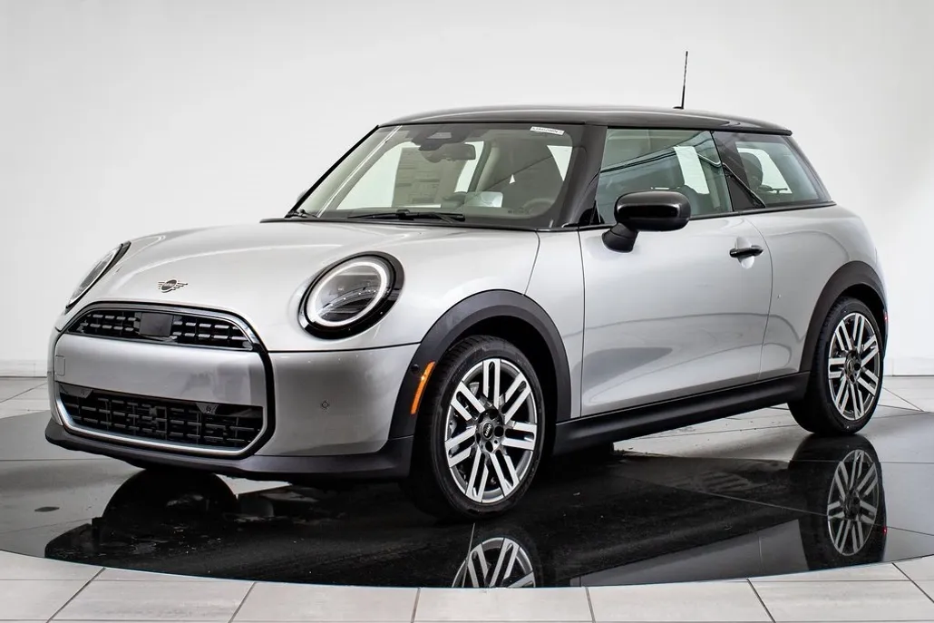 2025 Mini Cooper Signature photo 1