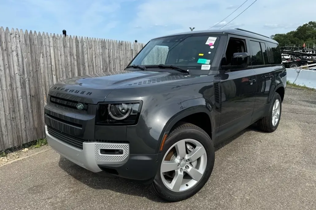 2025 Land Rover Defender S photo 1