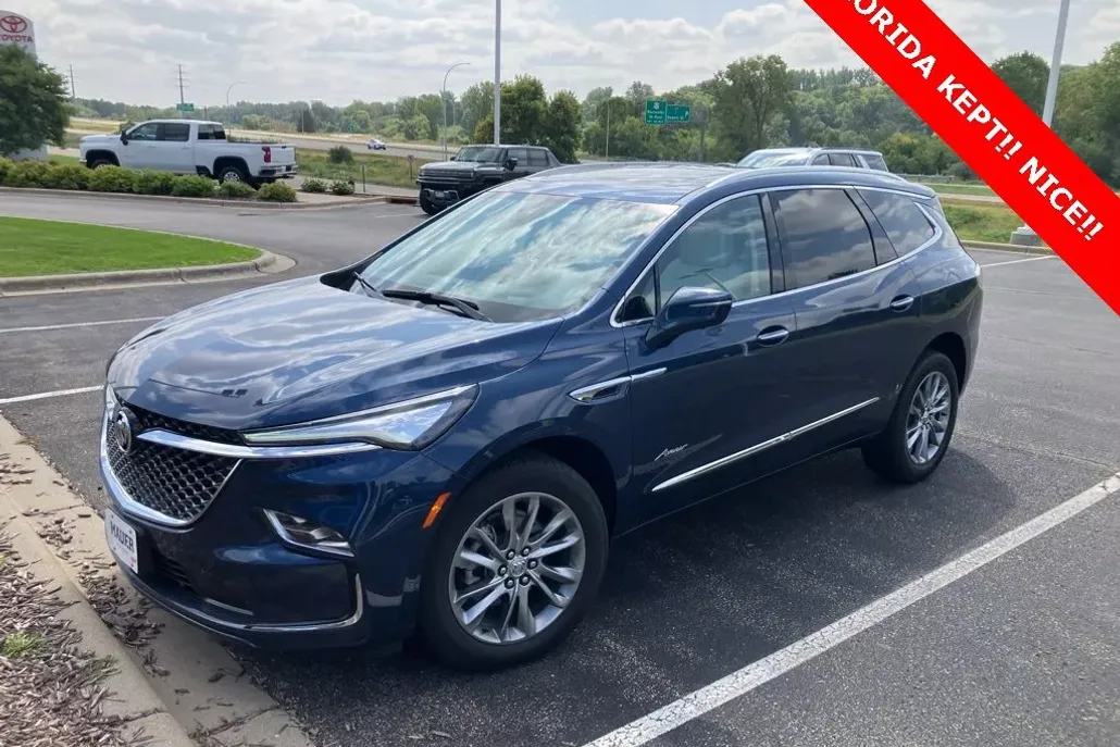 2023 Buick Enclave Avenir photo 1