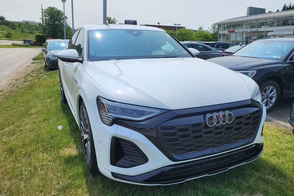 2024 Audi Q8 E-tron Prestige photo 1