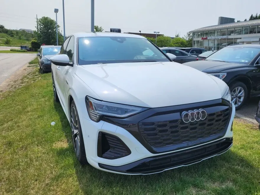 2024 Audi Q8 E-tron Prestige photo 1