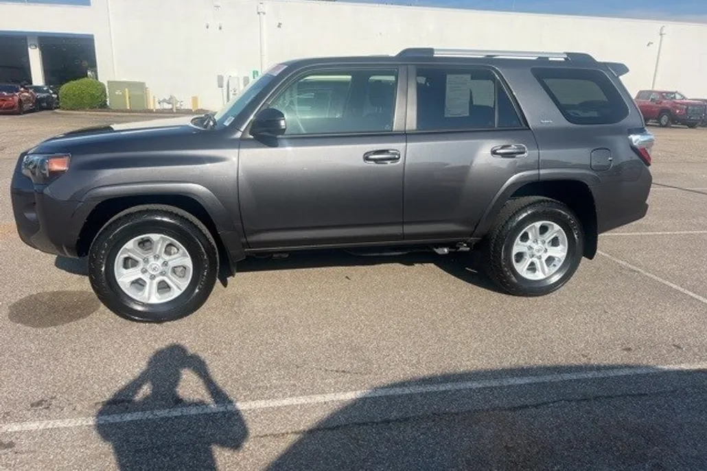 2023 Toyota 4Runner SR5 photo 1