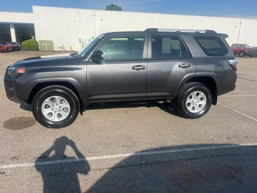 2023 Toyota 4Runner SR5 photo 1