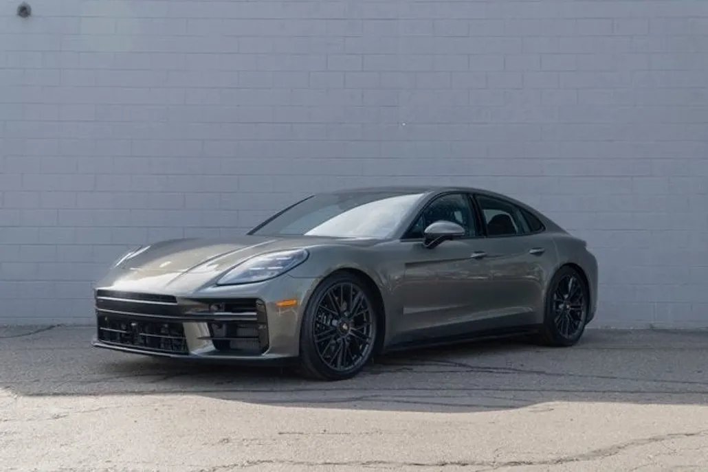 2025 Porsche Panamera GTS photo 1