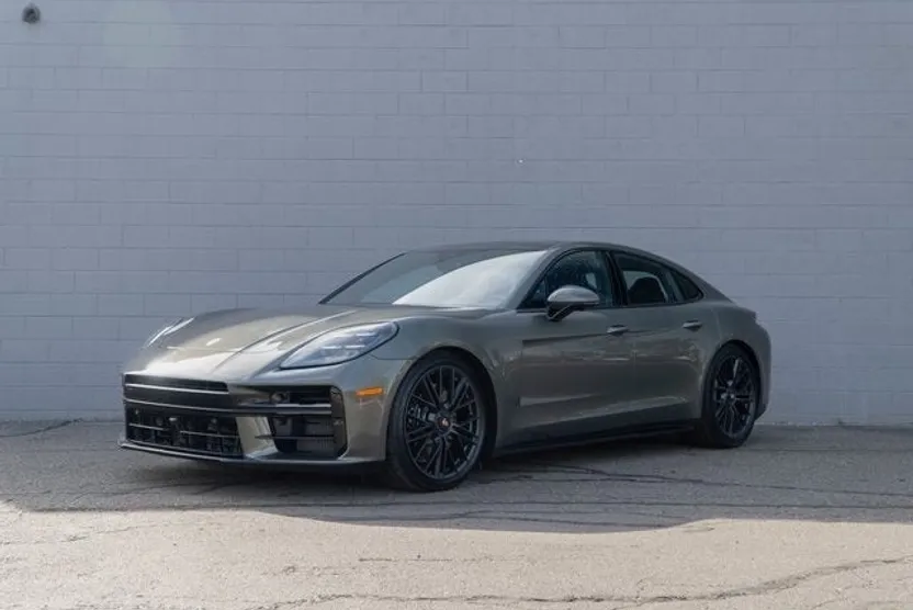 2025 Porsche Panamera GTS photo 1
