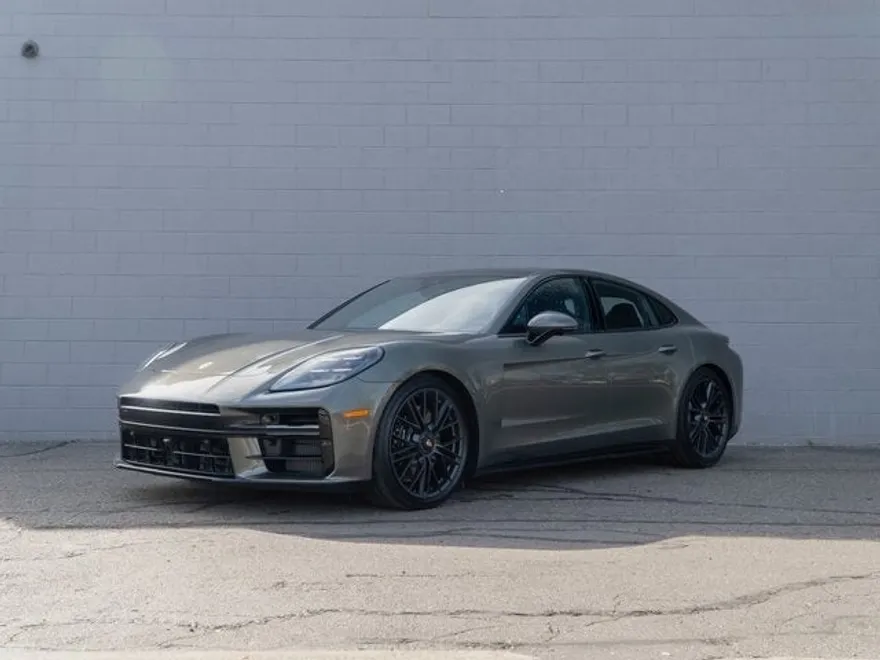 2025 Porsche Panamera GTS photo 1