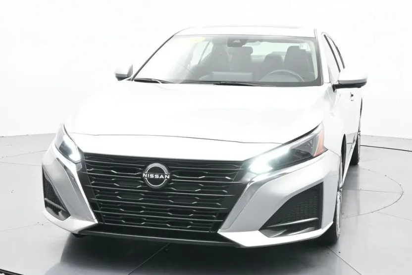 2023 Nissan Altima 2.5 SL photo 1