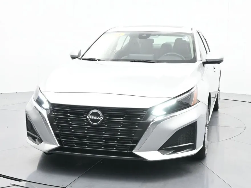 2023 Nissan Altima 2.5 SL photo 1