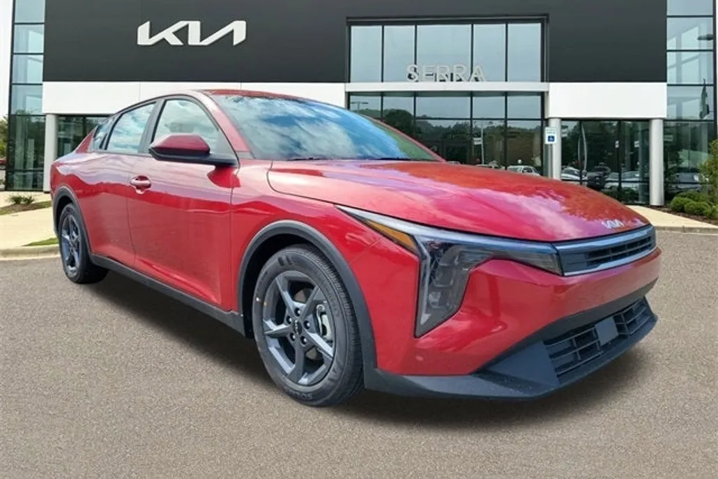2025 Kia K4 LXS photo 1
