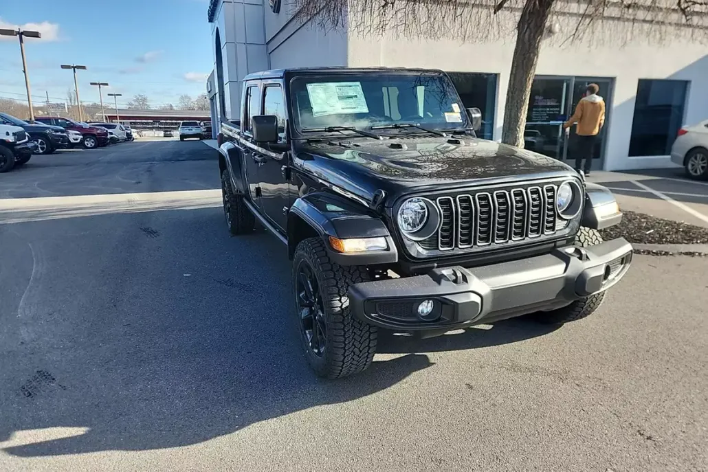 2025 Jeep Gladiator photo 1