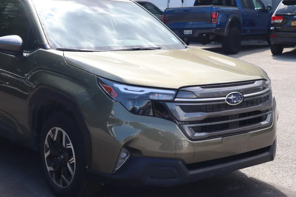 2025 Subaru Forester Premium Base photo 1