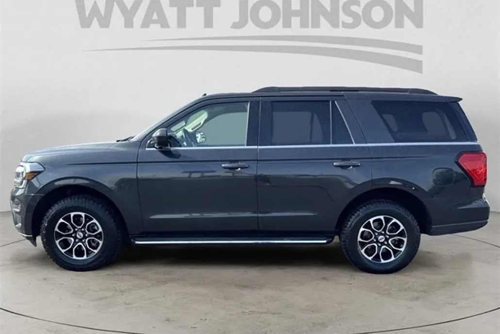 2022 Ford Expedition XLT photo 1