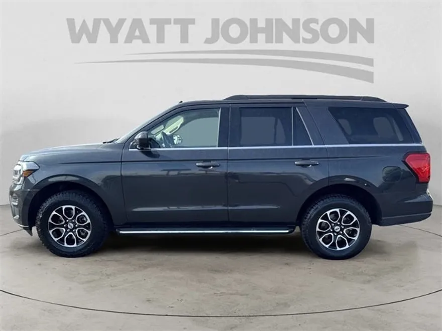 2022 Ford Expedition XLT photo 1