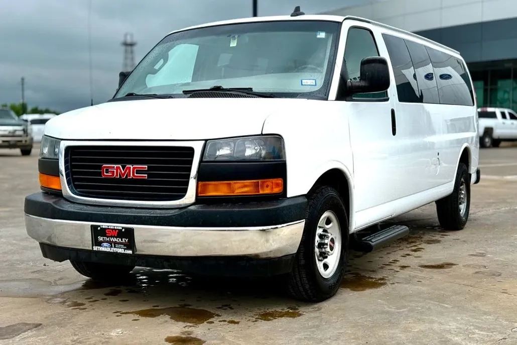 2018 Gmc Savana 3500 LT Passenger photo 1
