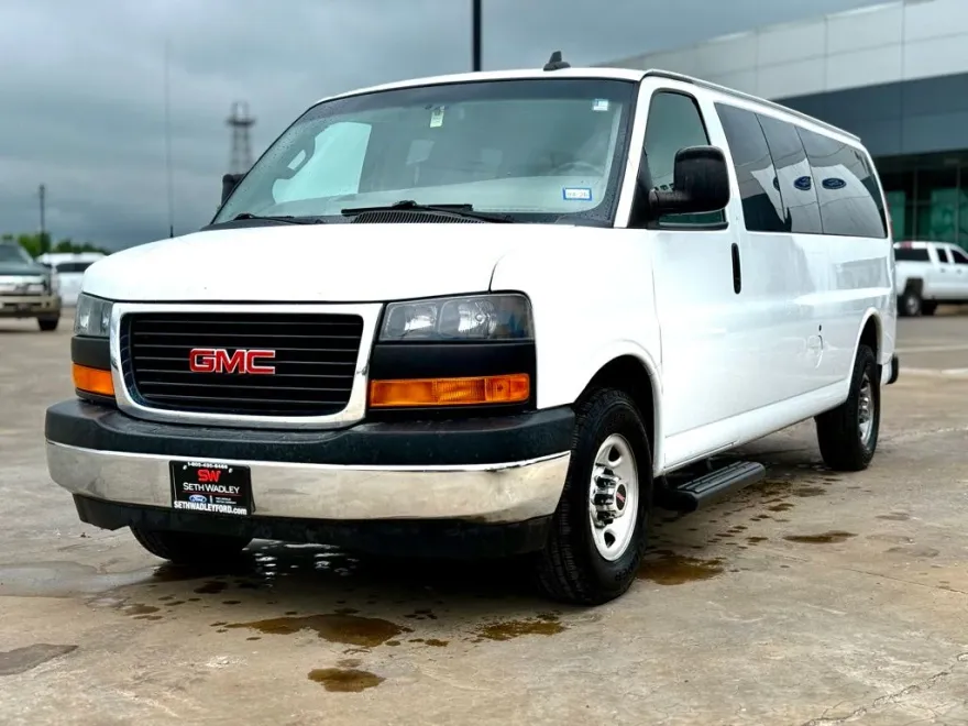 2018 Gmc Savana 3500 LT Passenger photo 1