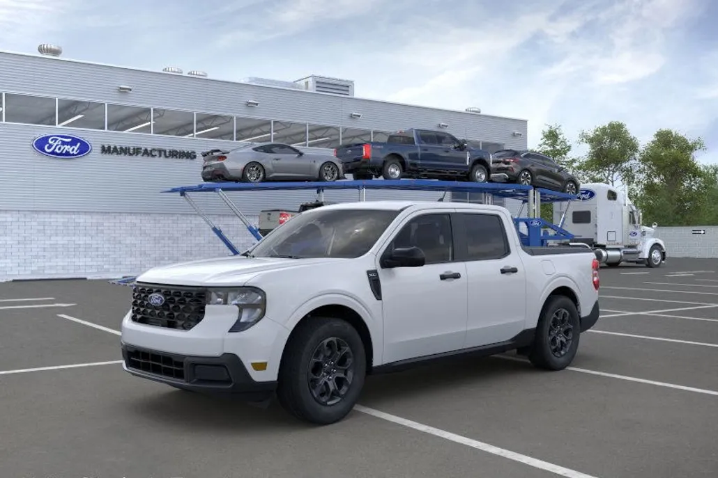 2025 Ford Maverick XLT photo 1