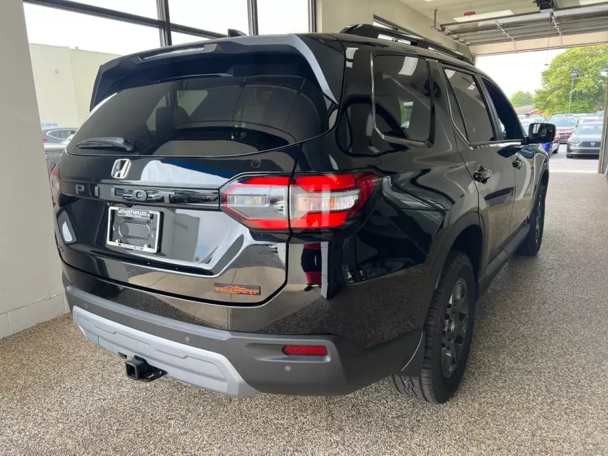 2025 Honda Pilot TrailSport photo 1