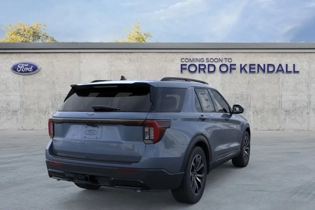 2025 Ford Explorer ST-Line photo 1