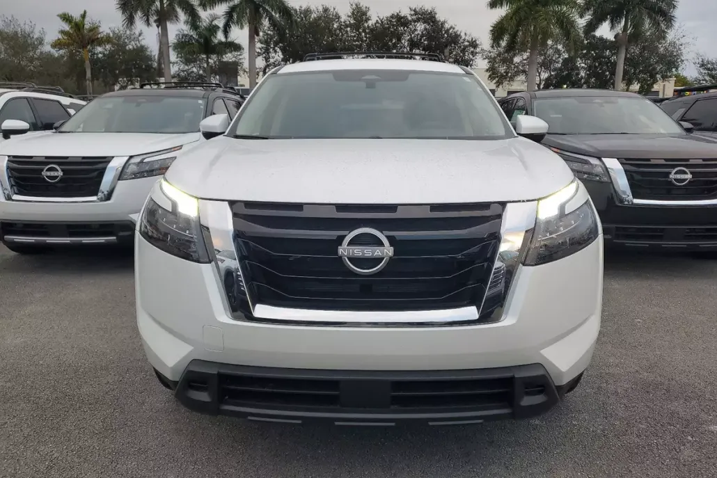 2025 Nissan Pathfinder SV photo 1