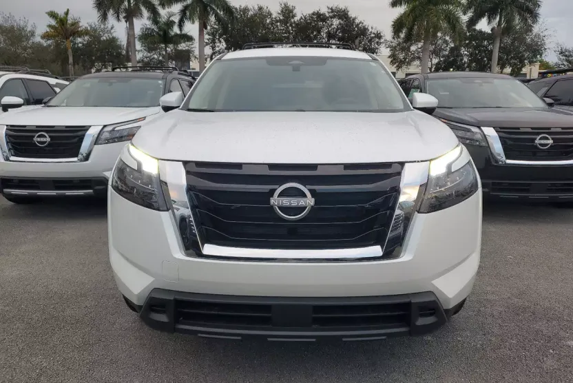 2025 Nissan Pathfinder SV photo 1