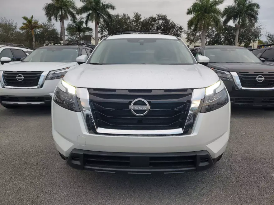 2025 Nissan Pathfinder SV photo 1