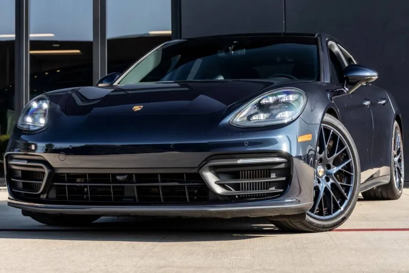 2022 Porsche Panamera 4 Platinum photo 1