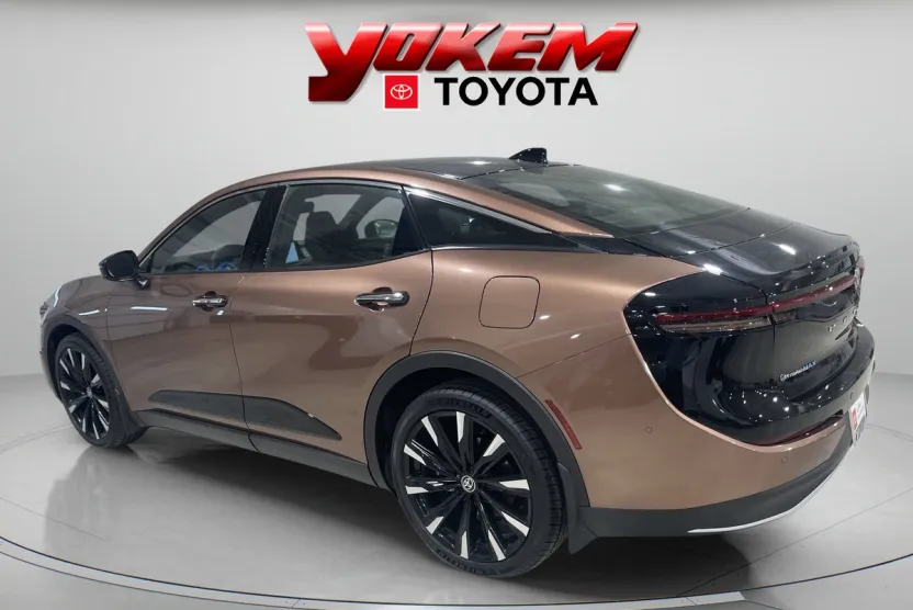 2025 Toyota Crown Platinum photo 1
