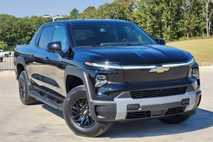 2026 Chevrolet Silverado EV LT photo 1