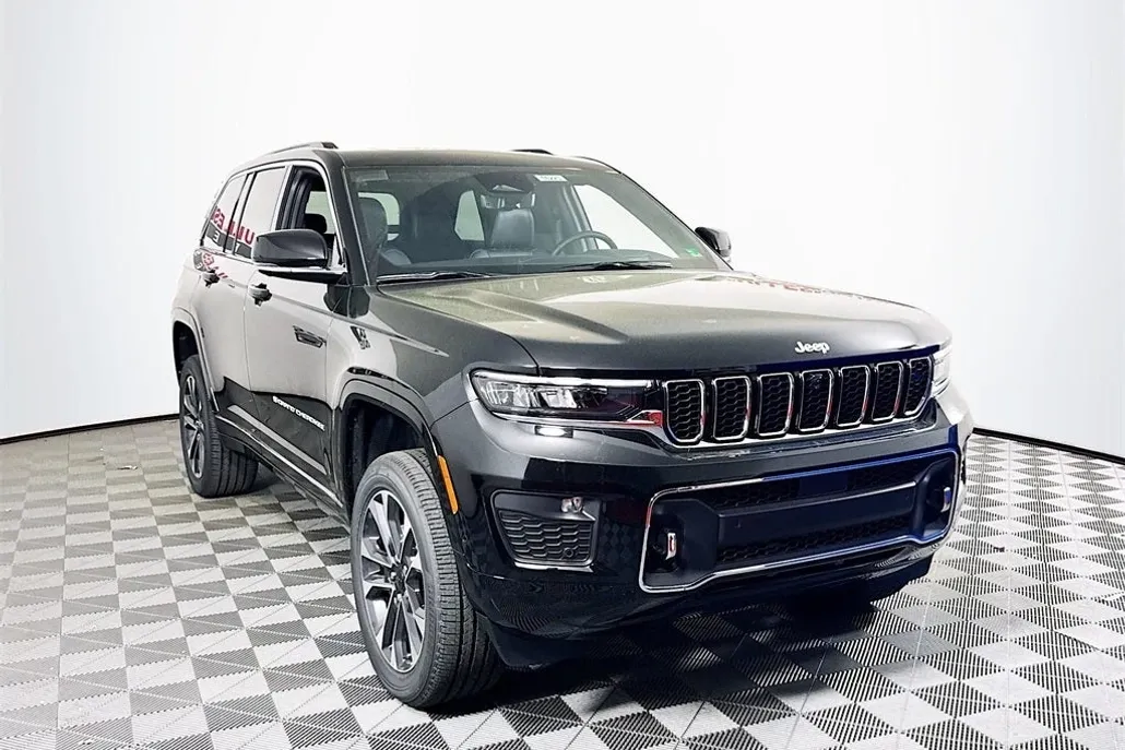 2025 Jeep Grand Cherokee Overland photo 1