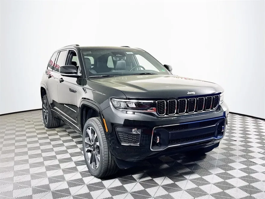 2025 Jeep Grand Cherokee Overland photo 1