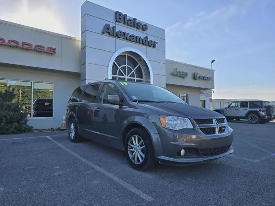 2019 Dodge Grand Caravan SXT photo 1