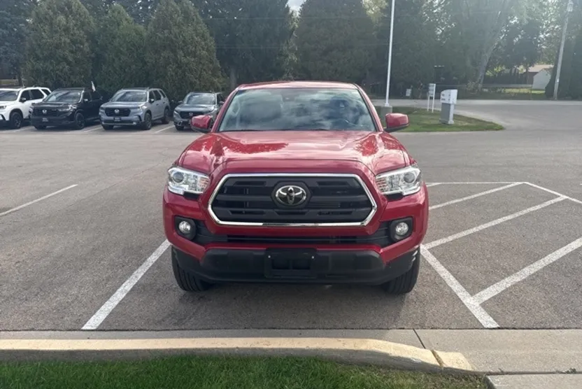 2019 Toyota Tacoma SR5 photo 1