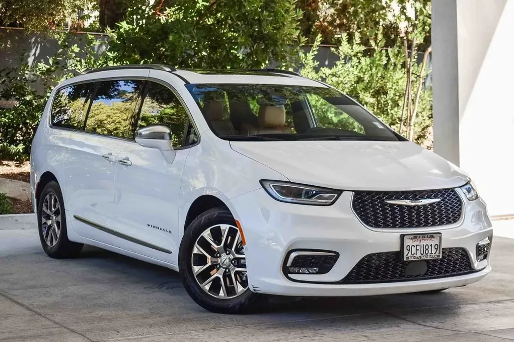 2022 Chrysler Pacifica Hybrid Pinnacle photo 1