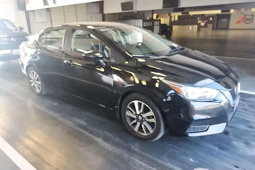 2021 Nissan Versa SV photo 1