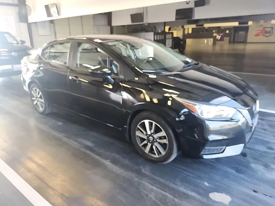 2021 Nissan Versa SV photo 1